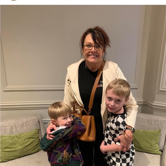 Meet your Posher, Tina - Picture 3 of 3